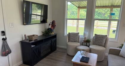 Charming Country Cabin Minutes from Laurel River Lake, It's relaxing, Peaceful.