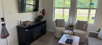 Charming Country Cabin Minutes from Laurel River Lake, It's relaxing, Peaceful.