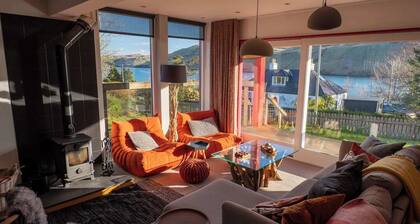 This house is a 3 bedroom(s), 2 bathrooms, located in Carbost, Scotland.