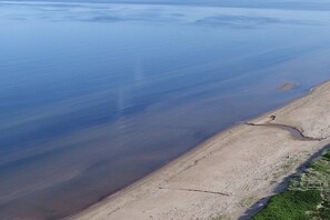 A coastal landscape with a sandy beach and calm water. - Skummeslöv Beach Home B, Skummeslövstrand, Sweden (Skummeslövstrand)