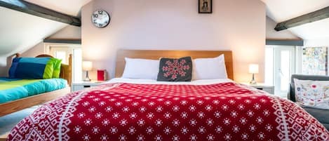 5 Schlafzimmer, Schreibtisch, Bügeleisen/Bügelbrett, WLAN