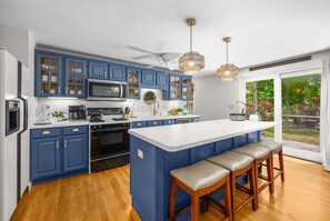 Private kitchen - Sunset Pines Cape Cod retreat (East Sandwich)