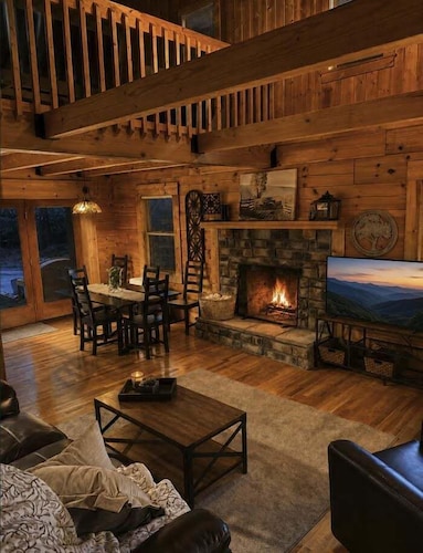 Cozy 3 Bedroom Cabin With Incredible Views! Serenity Ridge