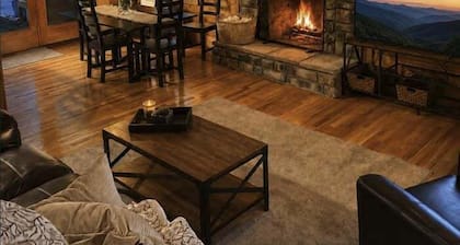 Cozy 3 Bedroom Cabin With Incredible Views! Serenity Ridge