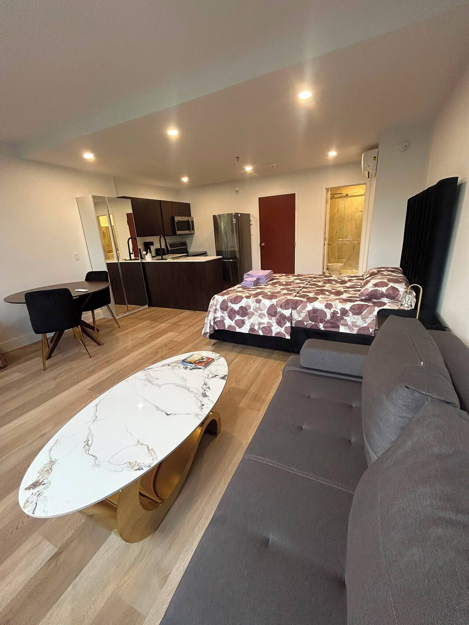 Luxury Studio Suite | Desk, iron/ironing board (on request), WiFi (free), bed sheets