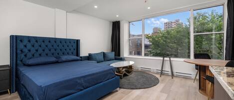 Suite estudio, 1 cama Queen size y sofá cama | Escritorio, tabla de planchar con plancha, wifi gratis y ropa de cama