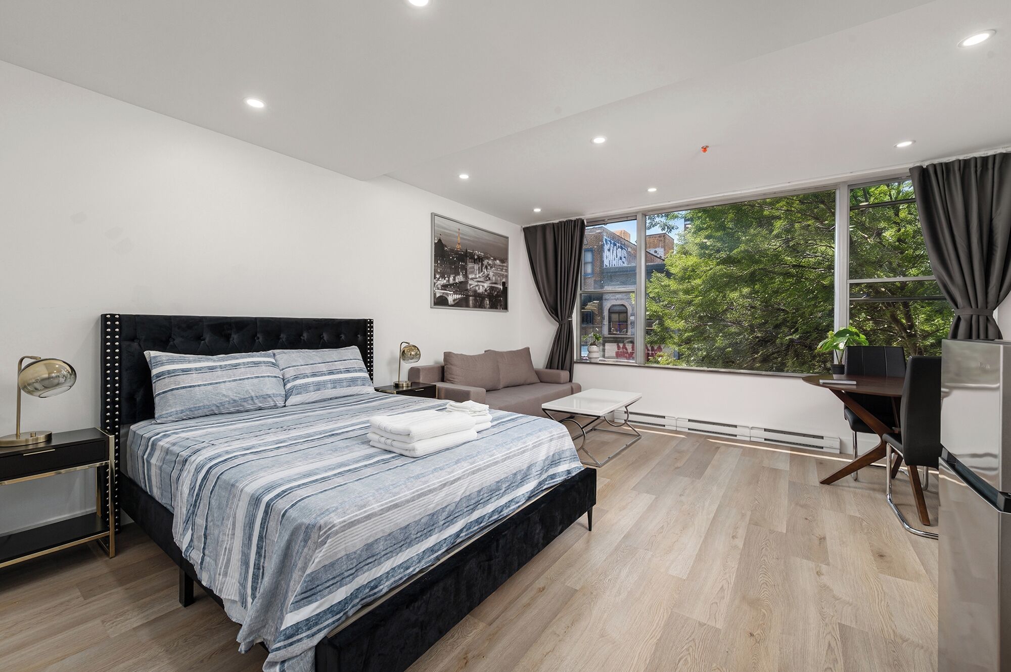 Luxury Studio Suite | Desk, iron/ironing board (on request), WiFi (free), bed sheets