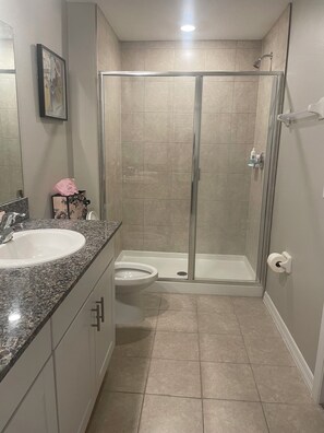 Bathroom - 3-bedroom condo in tranquil Wimauma with AC comfort (Wimauma)