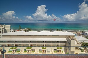 Exterior - 3BR Condo - Direct Beach Access 3404 (Cancún)