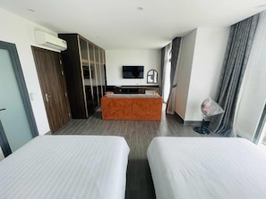 Comfort Room, Balcony, Garden View | Meja, ruang kerja komputer riba, Wi-fi percuma 