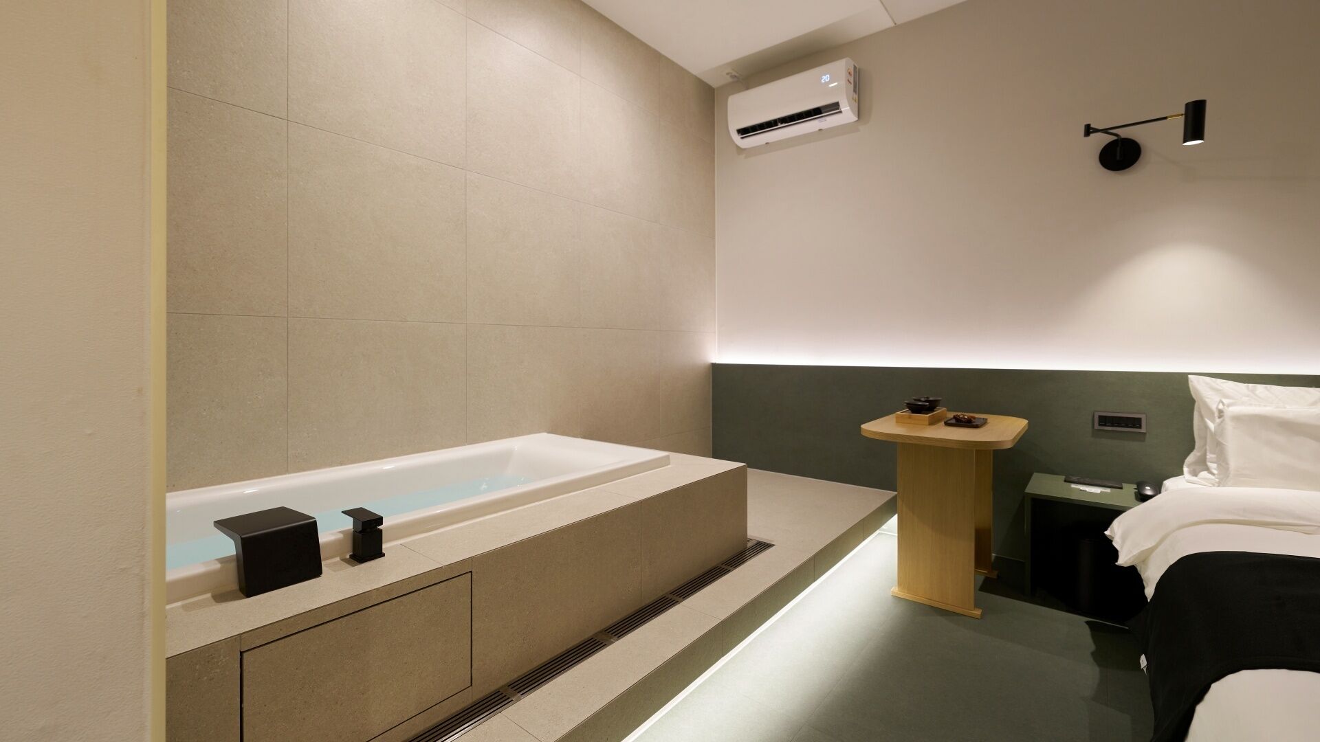 Deluxe Spa | Bathroom
