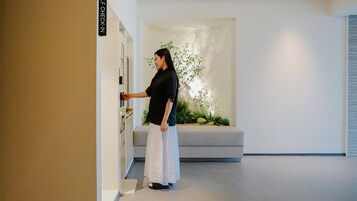 Check-in/check-out kiosk