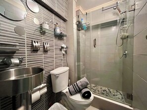 Bathroom - IDesignLoft Cozy 1-bedroom apartment in soothing San Juan with AC (San Juan)