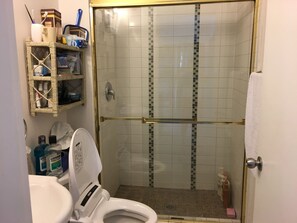 Bathroom - Gorgeous 4-bedroom house in Vancouver perfect for your getaway (Vancouver)