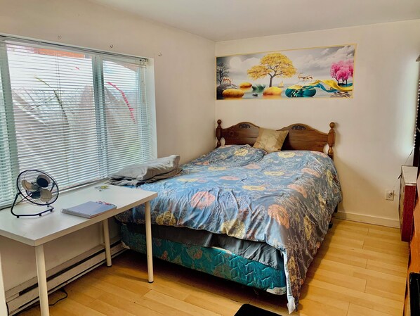 Room - Gorgeous 4-bedroom house in Vancouver perfect for your getaway (Vancouver)
