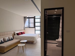 Standard Quadruple Room, City View - Phoenix Landing (Tainan)
