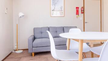 Classic Cabin, 1 Queen Bed, Pets allowed | Dining