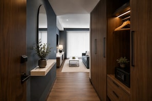 Deluxe Room | Interior - The Quarry Hotel (Toronto)