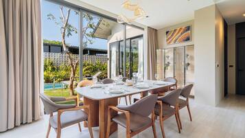 Villa | Dining