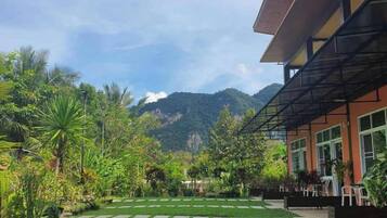 Basic Double Room, Garden View | Pemandangan halaman dalam