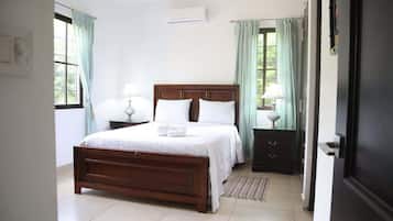3 habitaciones, tabla de planchar con plancha, wifi y ropa de cama