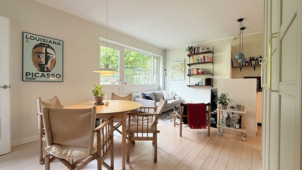 A spacious living area with a dining table, chairs, a sofa, and a bookshelf. - City Apartment in Stengade with 1 bedrooms sleeps 2 (Stengade)