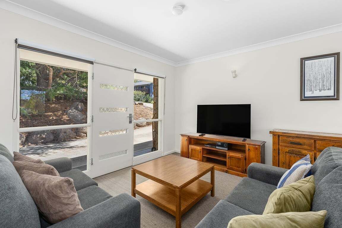 Rock On  Your Snowy Mountains Escape - Jindabyne