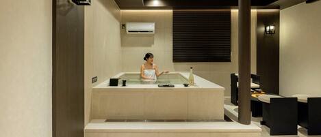 Signature Spa & Sauna | Baignoire à remous privée