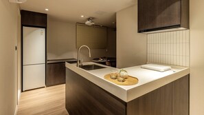 Quarto casal | Cozinha privada | Frigobar