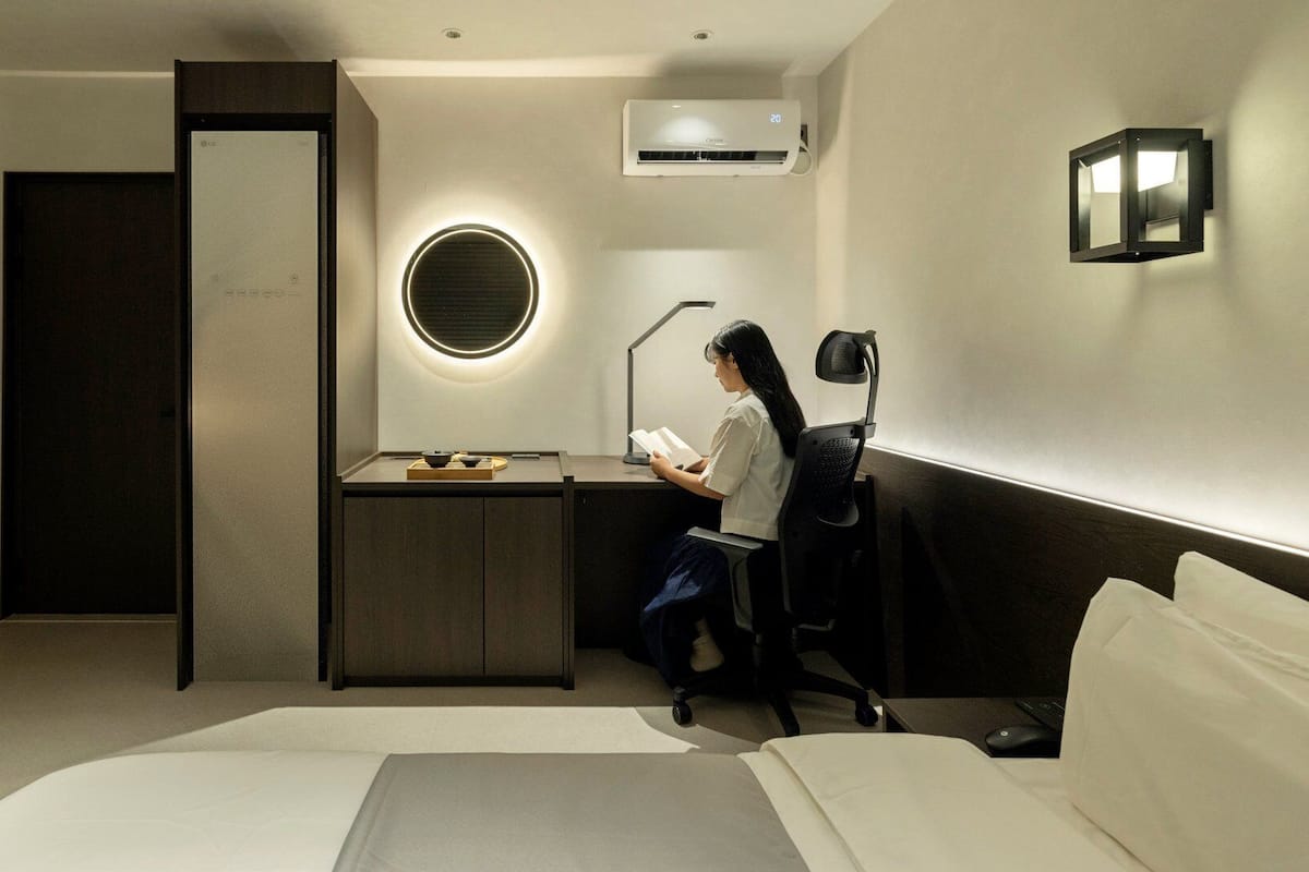 Wellness | Premium bedding, blackout curtains, soundproofing, free WiFi