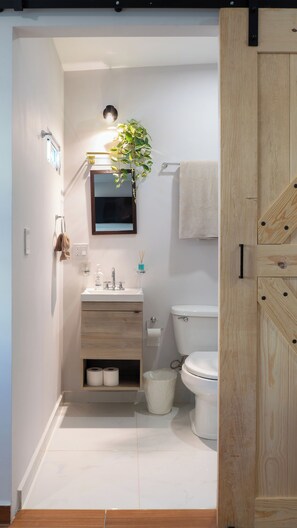 Hårtørrer, håndklæder, Toiletpapir