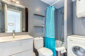 Bathroom - Vrbo Property (Empuriabrava)