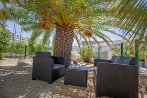 Terrace/patio - Modern 2-Bedroom Apartment with Pool Near Albufeira Beaches (Albufeira)
