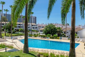 Pool - Modern 2-Bedroom Apartment with Pool Near Albufeira Beaches (Albufeira)