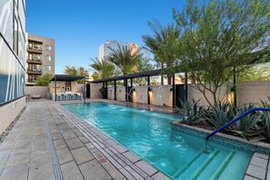 Outdoor pool - Alloy Midtown (Phoenix)
