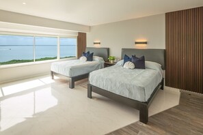 Iron/ironing board, WiFi, bed sheets - Walk to the Beach - Family Condo 2409 (Cancún)
