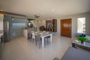 Dining - Walk to the Beach - Family Condo 2409 (Cancún)