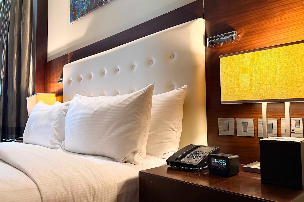 Suíte, 2 quartos | Frigobar, escrivaninha, ferros/tábuas de passar roupa, Wi-Fi de cortesia