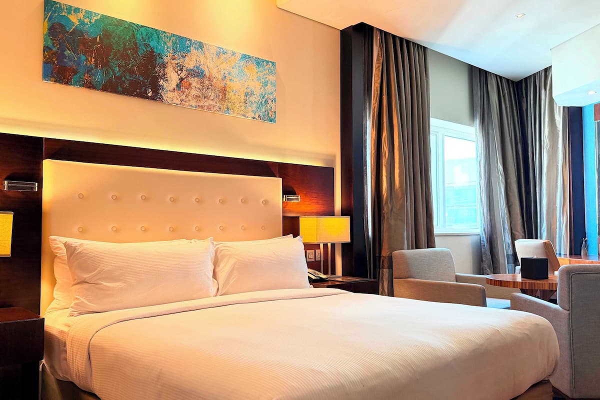 Quarto casal luxo | Frigobar, escrivaninha, ferros/tábuas de passar roupa, Wi-Fi de cortesia