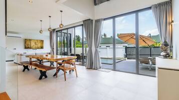 Villa | Dining