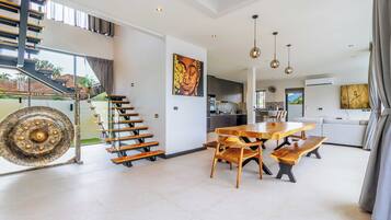 Villa | Dining