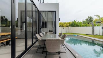 Villa | Outdoor dining