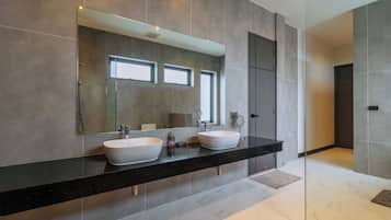 Villa | Bathroom