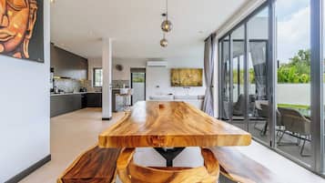Villa | Dining
