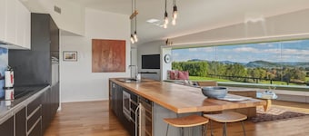 Slice of Paradise - Swimming Pool, Spa Pool & Country Views