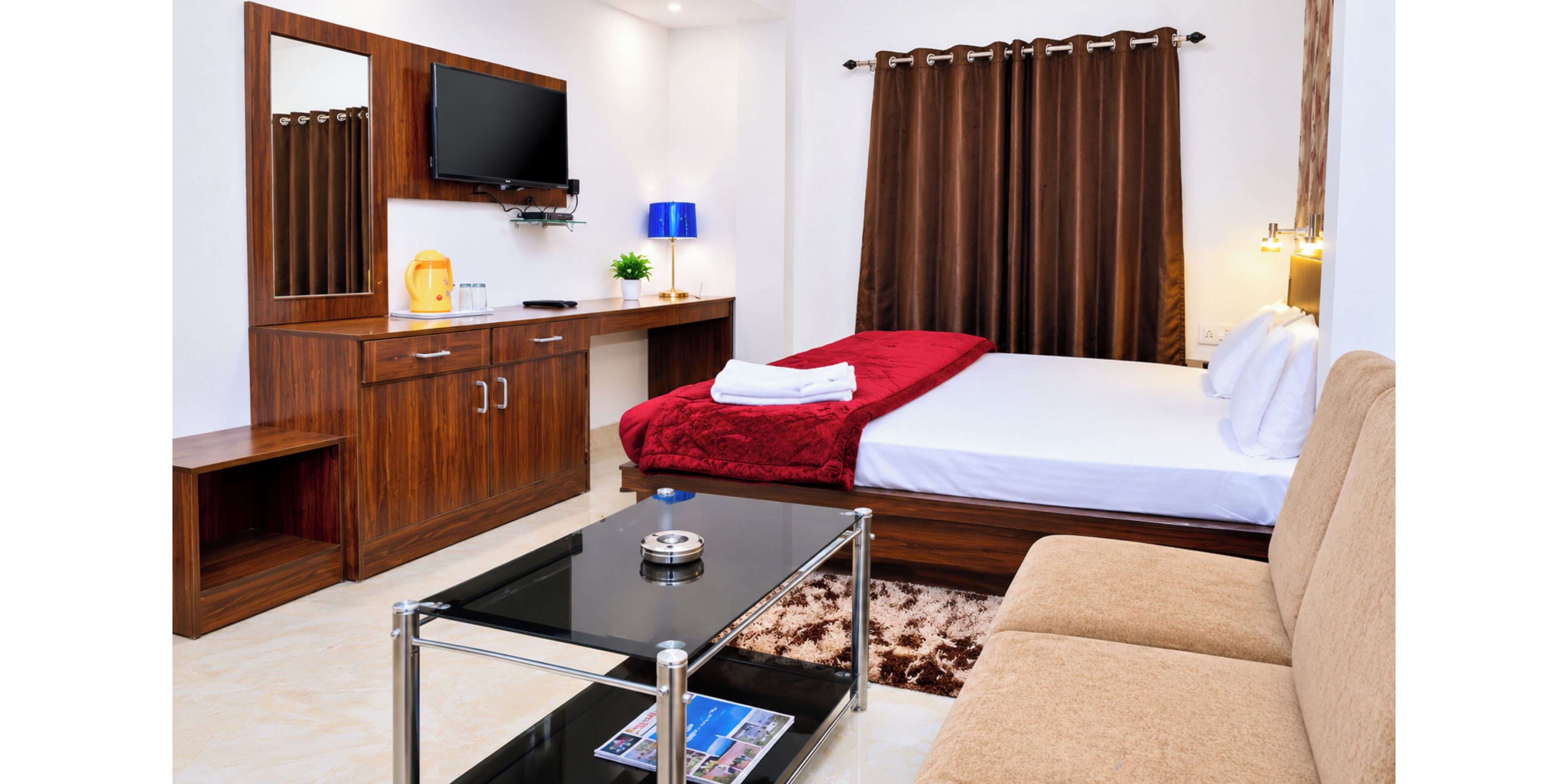 Hypo-allergenic bedding, desk, soundproofing, free WiFi