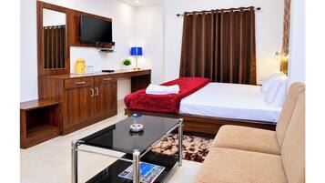 Hypo-allergenic bedding, desk, soundproofing, free WiFi