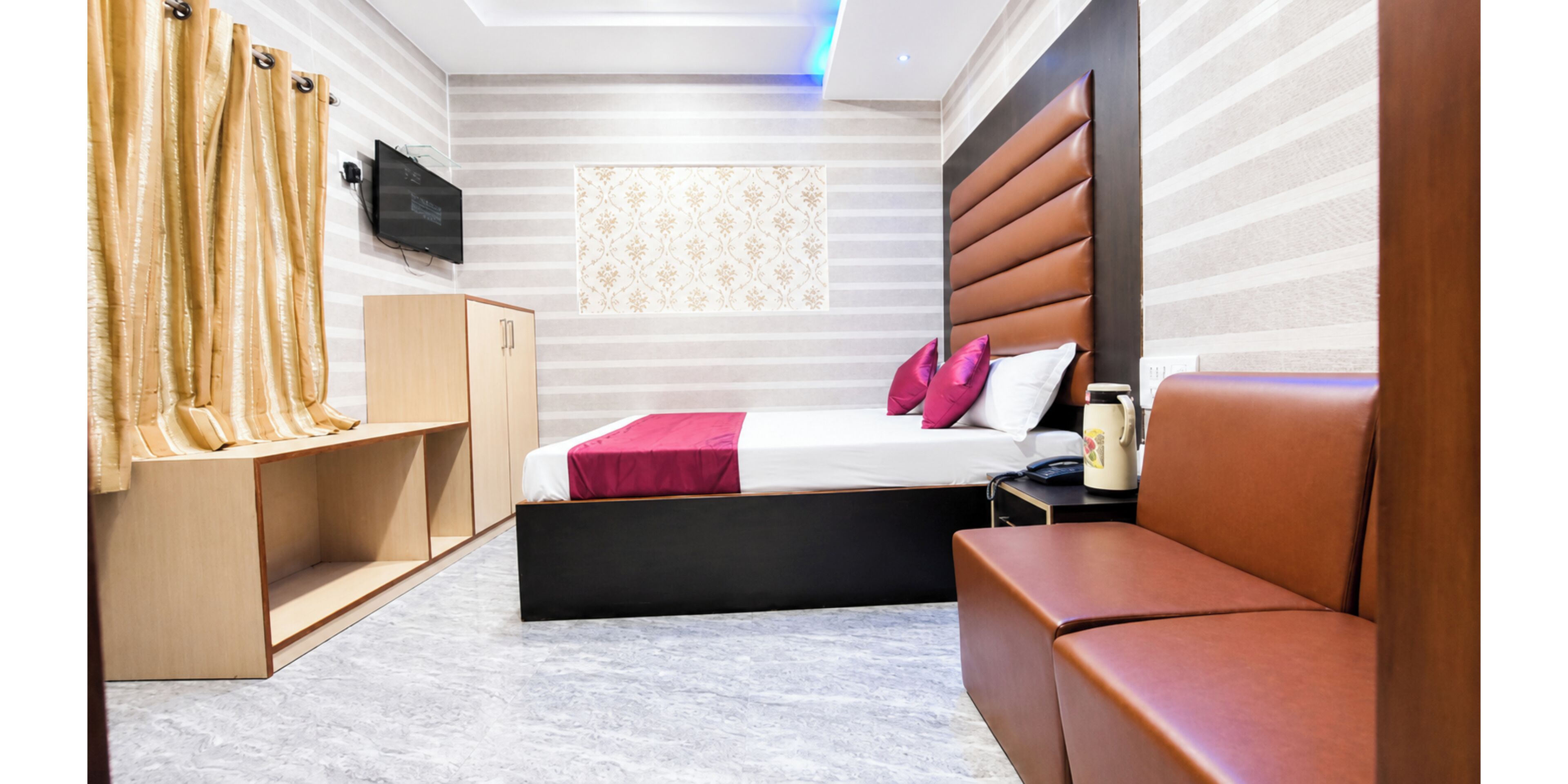 Hypo-allergenic bedding, desk, soundproofing, free WiFi