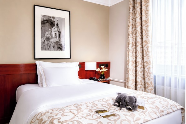 Deluxe Double Room, Air conditioning | Hypo-allergenic bedding, desk, soundproofing, free WiFi