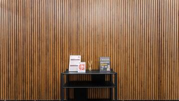 Studio (Superior Studio) | Bureau, espace de travail pour ordinateur portable, rideaux occultants